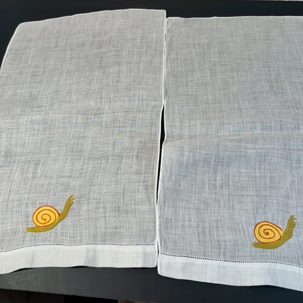 Vintage, 2 Unused White Madeira Linen Embroidered Snails Finger Tip Guest Towels